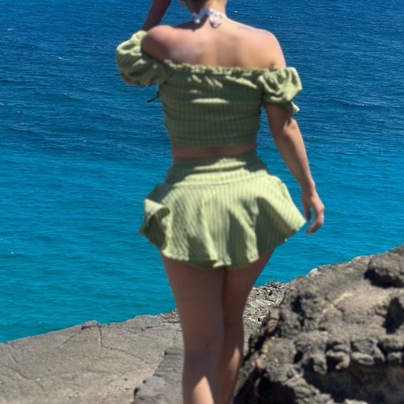 Green skirt set - Picture 2 of 2